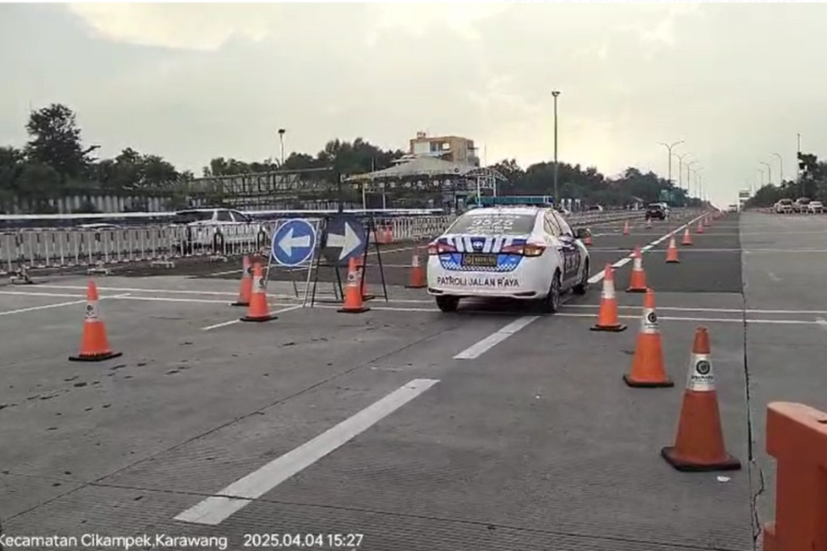 arus balik, rekayasa lalu lintas, contraflow, Tol Jakarta-Cikampek, Jasa Marga, Arus Balik Mulai Padat, Contraflow di Tol Japek Berlaku dari Km 70