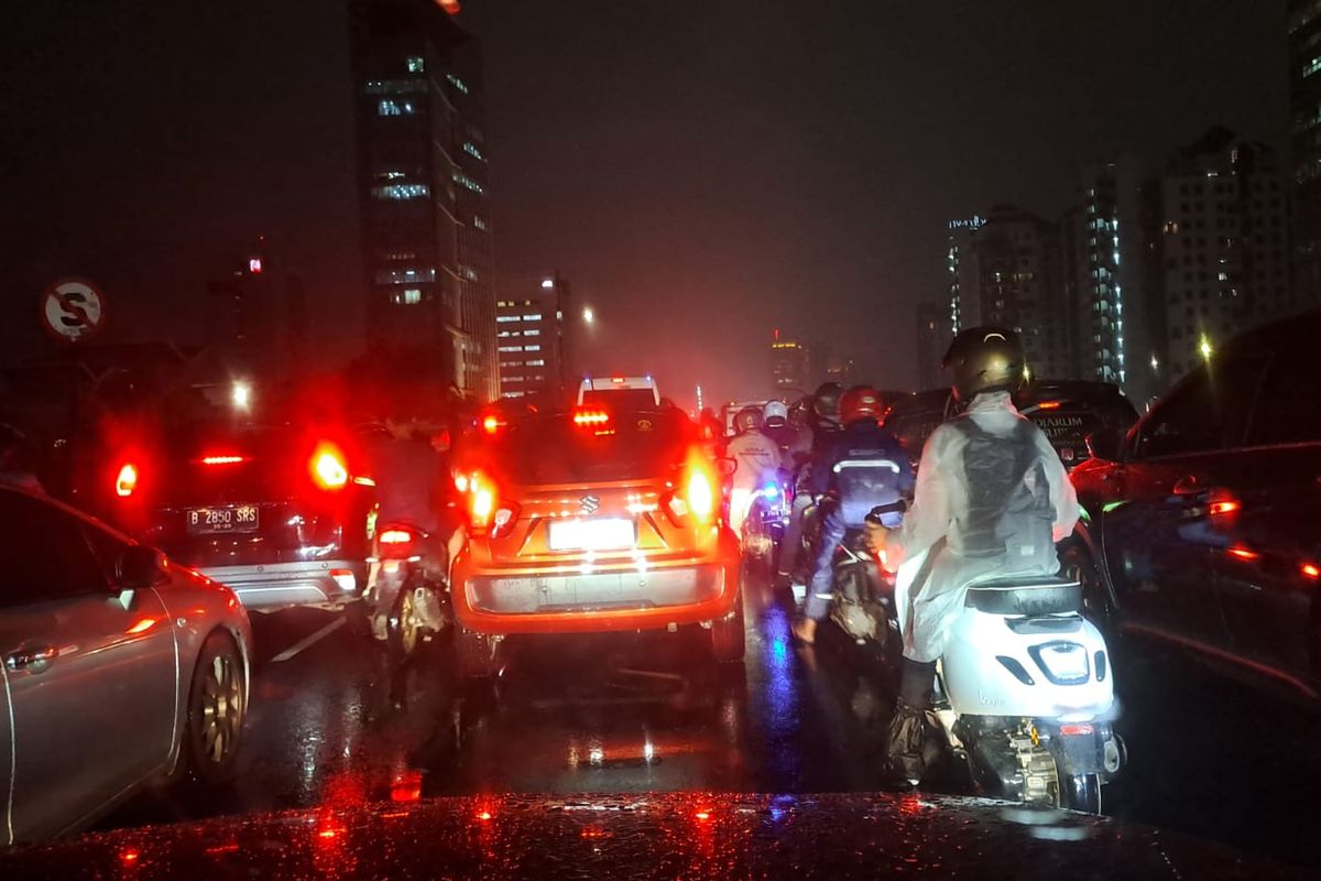 Kemacetan Jakarta, stres pengendara, agresi berkendara, strategi mengatasi stres, Stres Akibat Kemacetan di TB Simatupang Jakarta: Solusi dan Saran