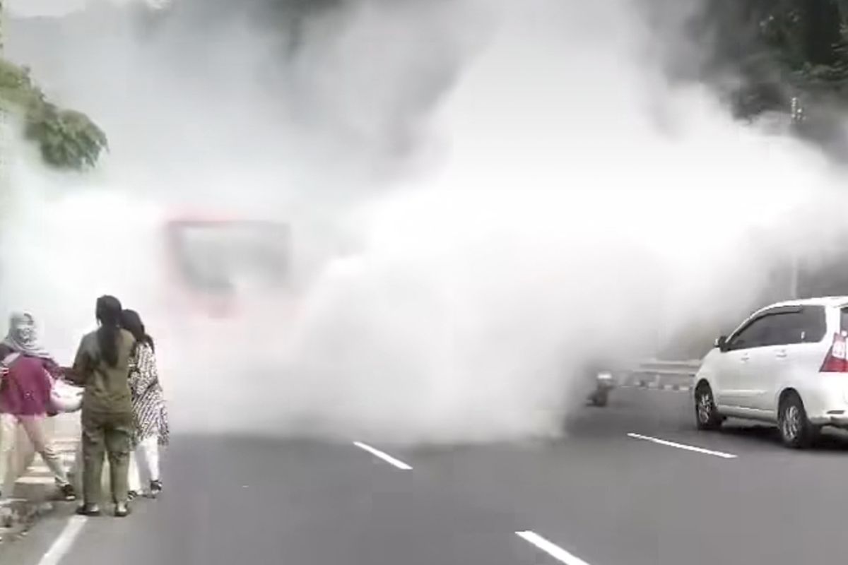 Mesin diesel, diesel runaway, mesin diesel, mobil, Mobil, bus trans semarang, Video Bus Trans Semarang Alami Diesel Runaway, Bikin Panik Penumpang