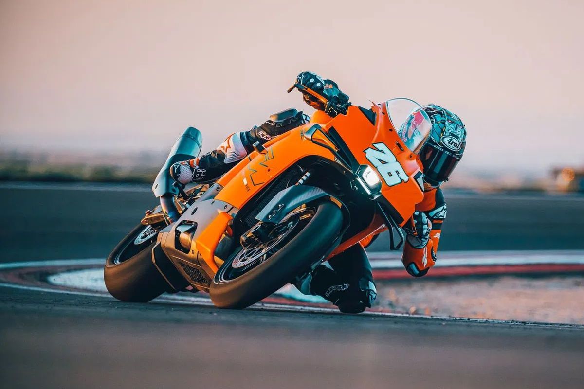Teknologi MotoGP, KTM 990 RC R, motor supersport, peluncuran KTM, KTM 990 RC R: Motor Baru dengan Teknologi MotoGP
