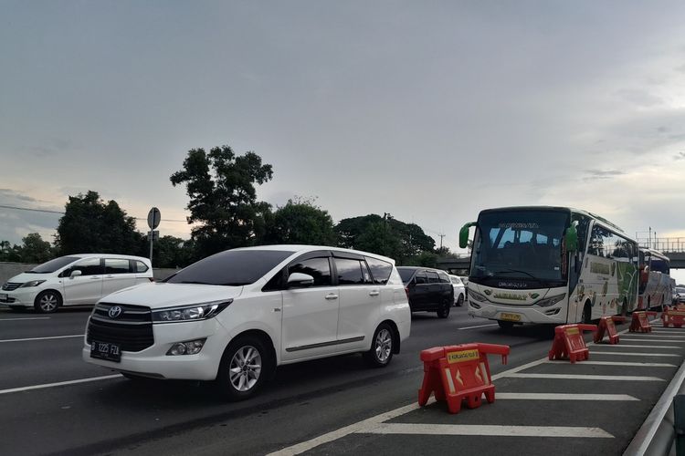 kemacetan, Kemenhub, puncak arus mudik, kendaraan pribadi, Transportasi, Lonjakan Pemudik Kendaraan Pribadi, Kemenhub Imbau Antisipasi Kepadatan