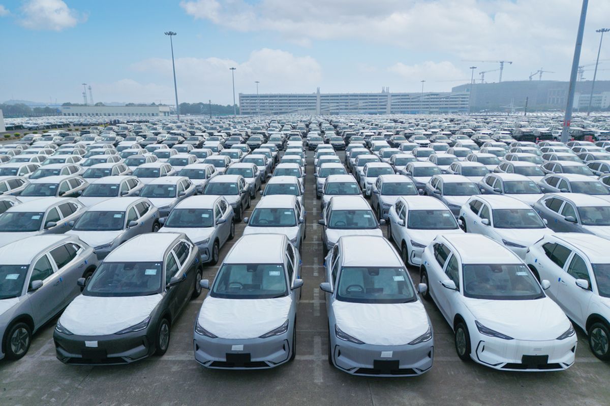 otomotif, Geely, industri otomotif, Industri otomotif, Geely Auto, Geely Auto Indonesia, Kelebihan Produksi, Geely Stop Bangun Pabrik Baru