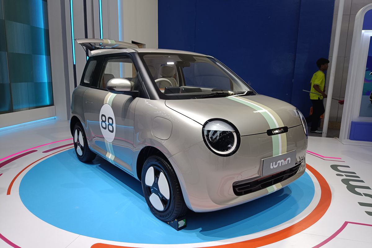 Menabuh Genderang Perang Harga Mobil Listrik di GJAW 2025