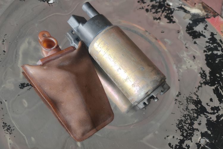 bensin, bahan bakar, filter bensin, perawatan rutin, filter bahan bakar, waktu ganti filter bahan bakar, Kapan Waktunya Harus Ganti Filter Bahan Bakar Mobil?