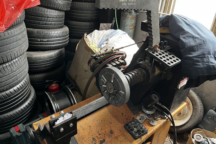 Pelek Mobil Peang dan Retak, Diperbaiki Atau Ganti?