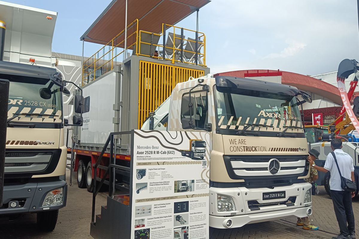 Kontainer, Daimler Commercial Vehicles Indonesia (DCVI), DCVI, Mercedes-Benz Axor, Mercedes-Benz Axor 2528, Kontainer Portable Mercedes-Benz Axor Buatan Delima Mandiri
