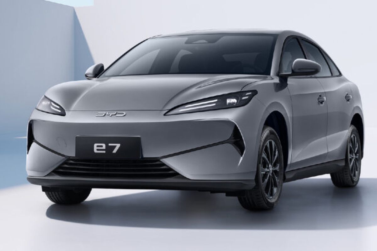 mobil listrik, sedan listrik, taksi, BYD e7, BYD Segera Luncurkan Sedan Listrik Murah