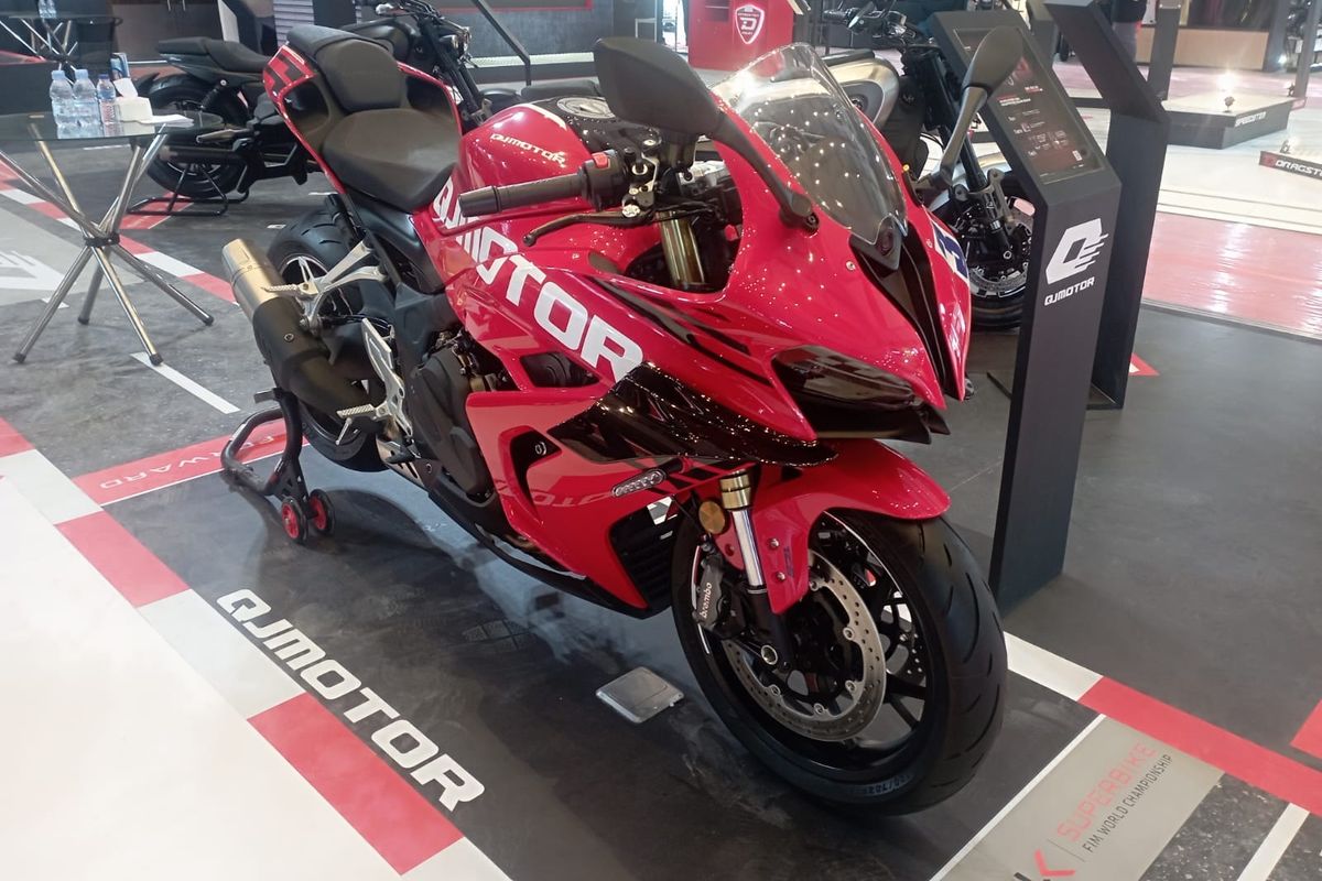 Motor Super Sport QJMotor SRK 800 RR Sepi Peminat