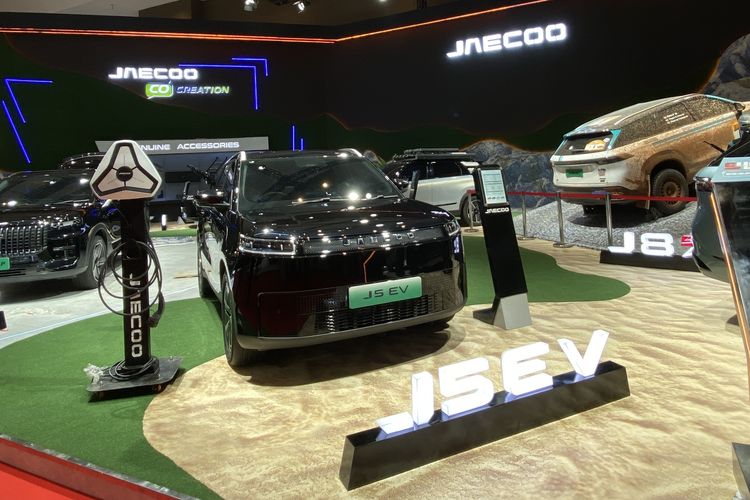 Jaecoo J5 EV Tampil dengan Dua Gaya Modifikasi di IIMS 2026