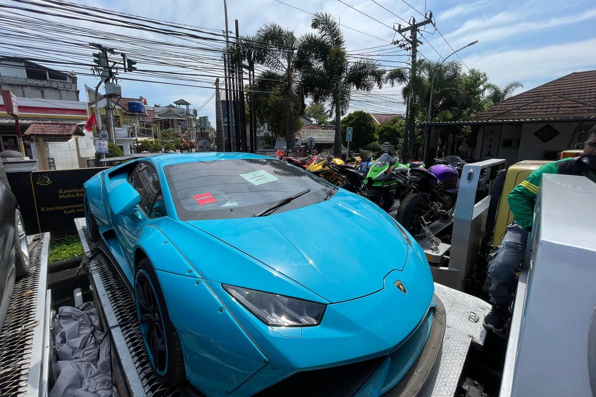 Porsche, lamborghini, mobil mewah, Lelang Negara, Doni Salmanan, Mobil Mewah Doni Salmanan Dilelang, Lamborghini Hingga Porsche
