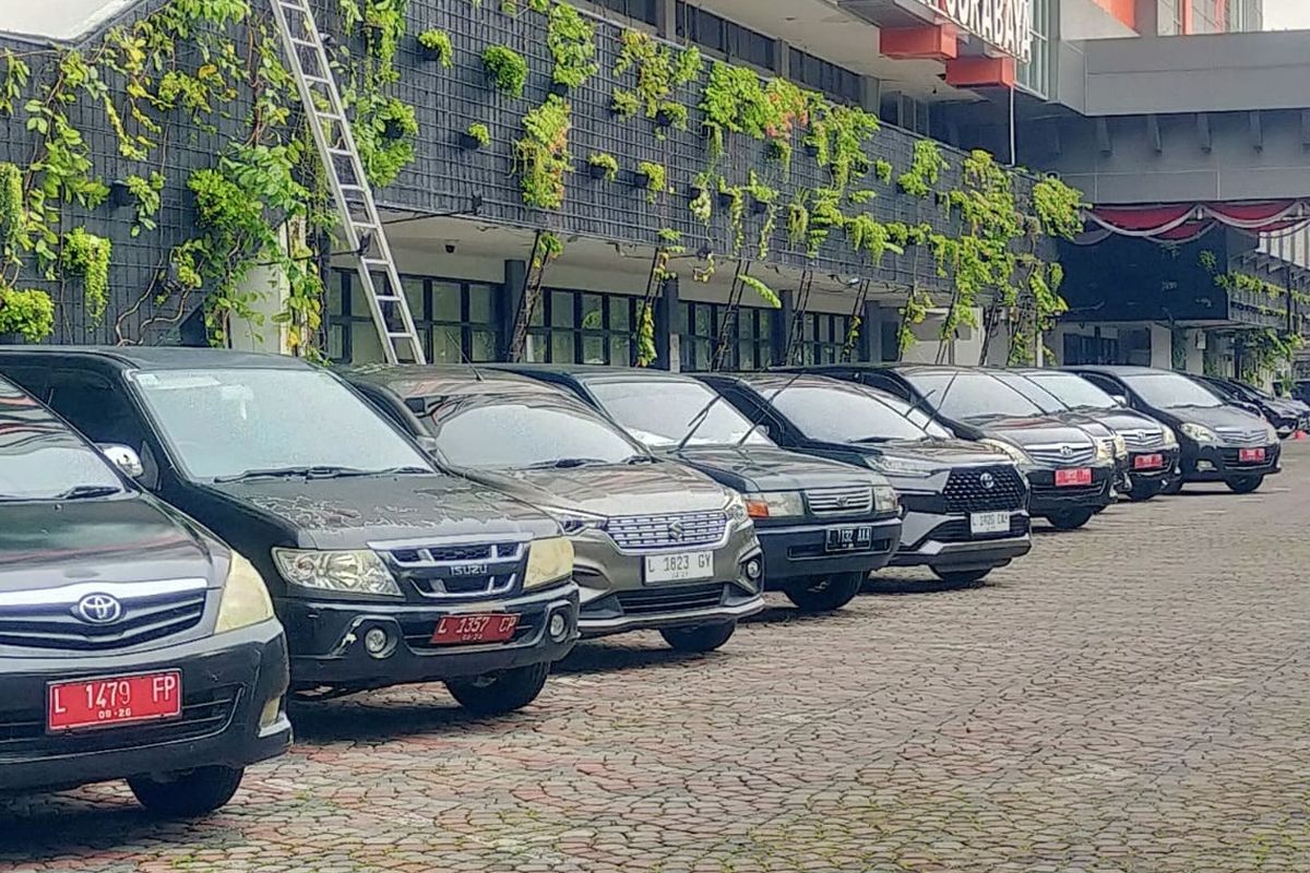 Pajak Kendaraan Bermotor, kendaraan pribadi, kendaraan dinas, tarif pajak kendaraan, Tarif Pajak Kendaraan Dinas vs. Pribadi: Apa Bedanya?