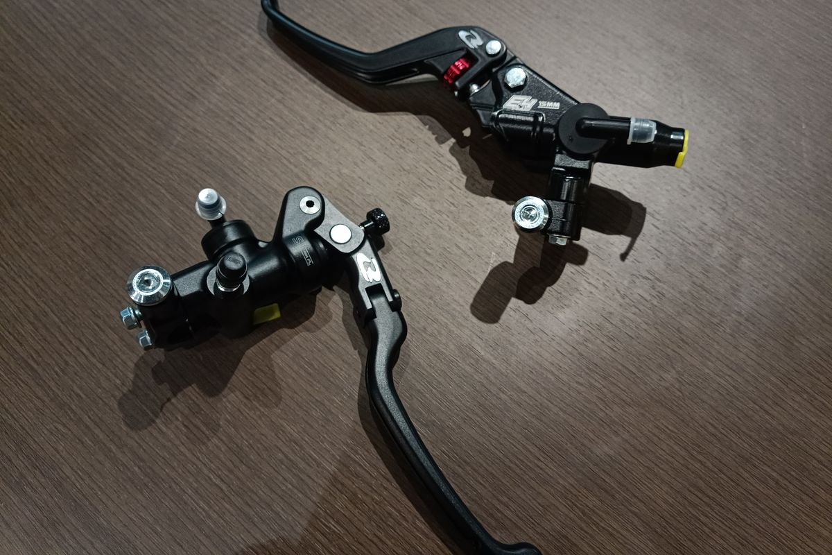 sistem pengereman, master rem axial, Modifikasi motor, master rem radial, Master Rem Axial Vs Radial: Mana yang Lebih Baik?