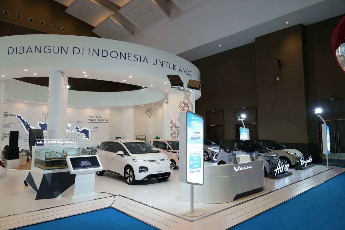Wuling Motors, PEVS 2025, penjualan mobil listrik, mobil listrik wuling, Wuling Catat 282 SPK Selama Ajang PEVS 2025
