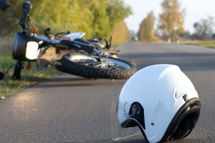 Waspada Jalan Licin: Tips Aman Berkendara Motor Saat Hujan