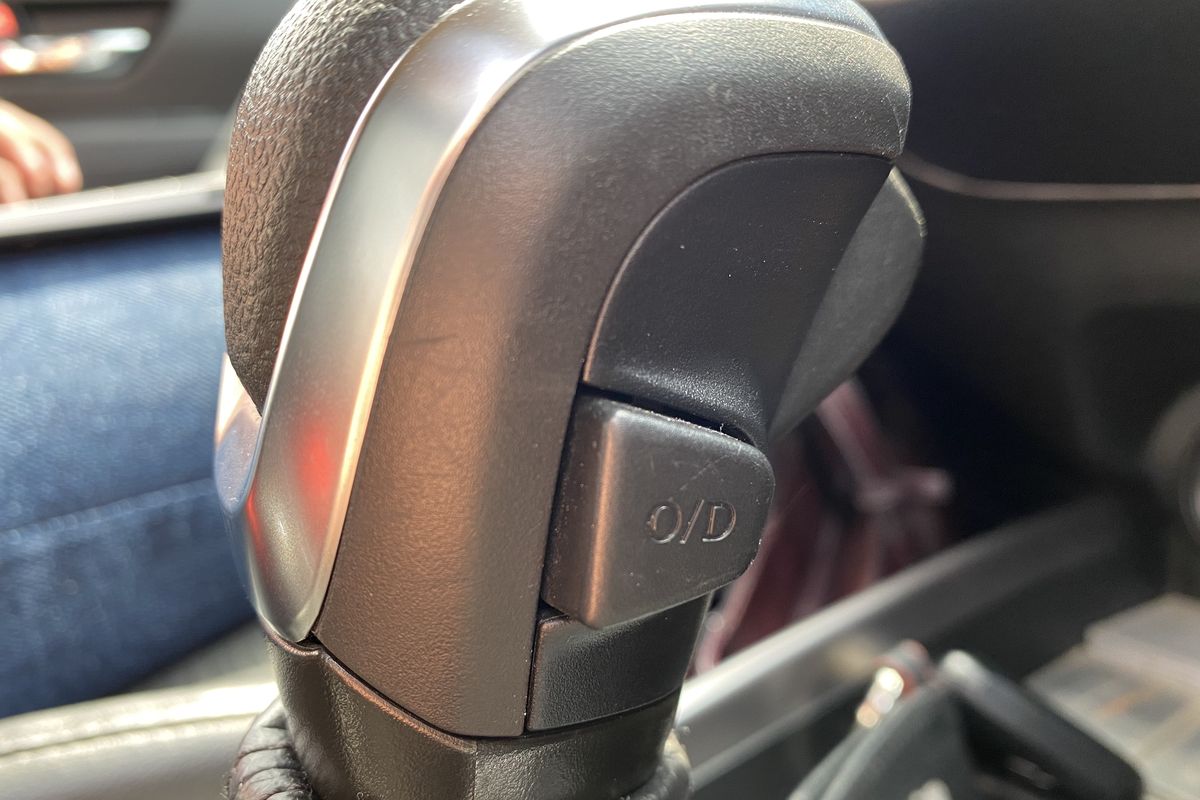 Performa mesin, efisiensi bahan bakar, Overdrive mobil matik, pengemudi mobil matik, Panduan Memanfaatkan Fitur Overdrive pada Mobil Matik