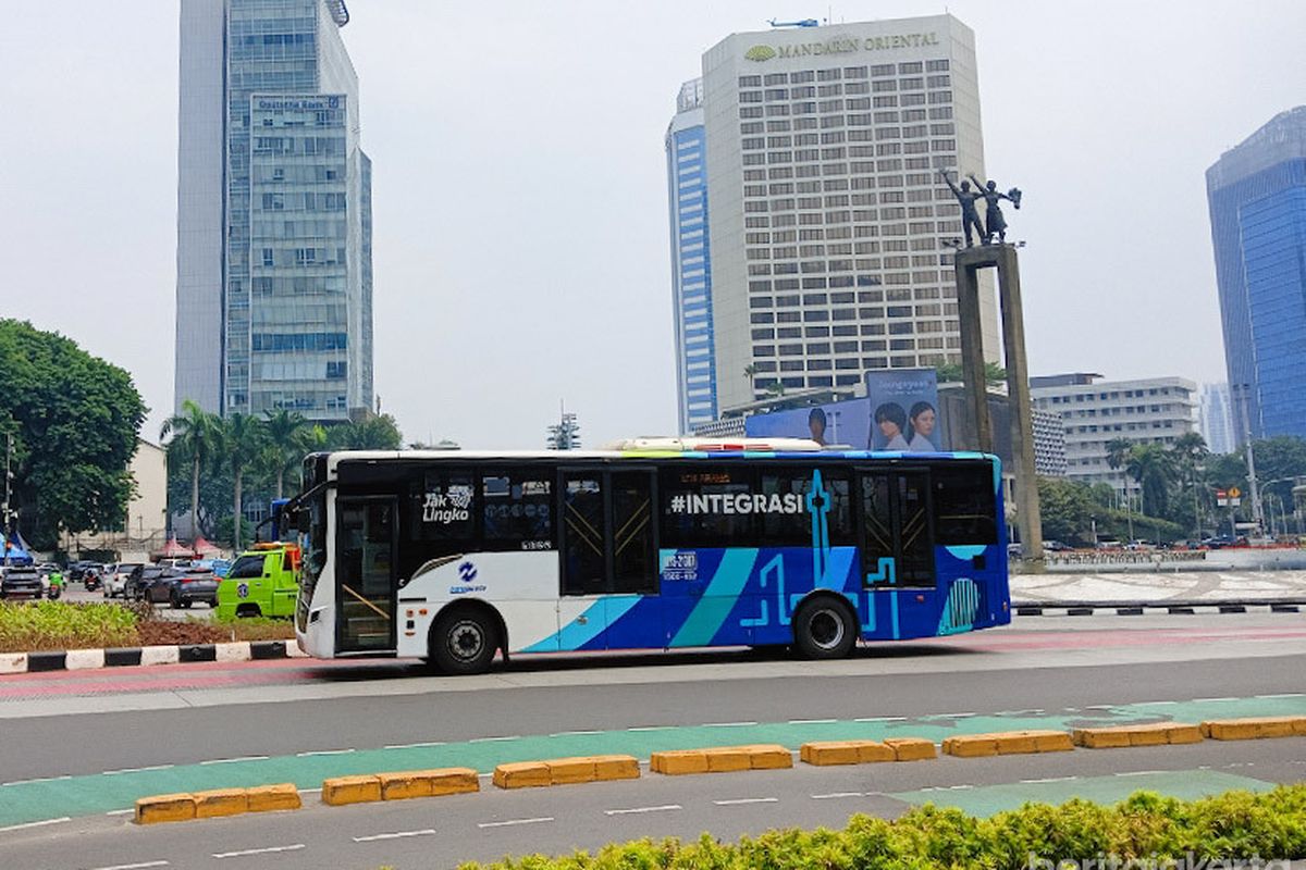 transjakarta, angkutan umum, Halte transjakarta, bus transjakarta, halte bus transjakarta, Layanan Bus Transjakarta Diklaim Berangsur Normal