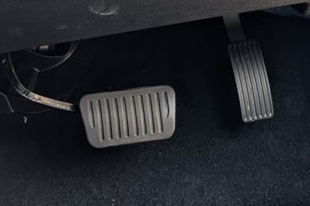 mobil matik CVT, CVT rusak, akibat injak pedal gas kasar, Injak Pedal Gas Terlalu Kasar, Bikin CVT Mobil Cepat Rusak