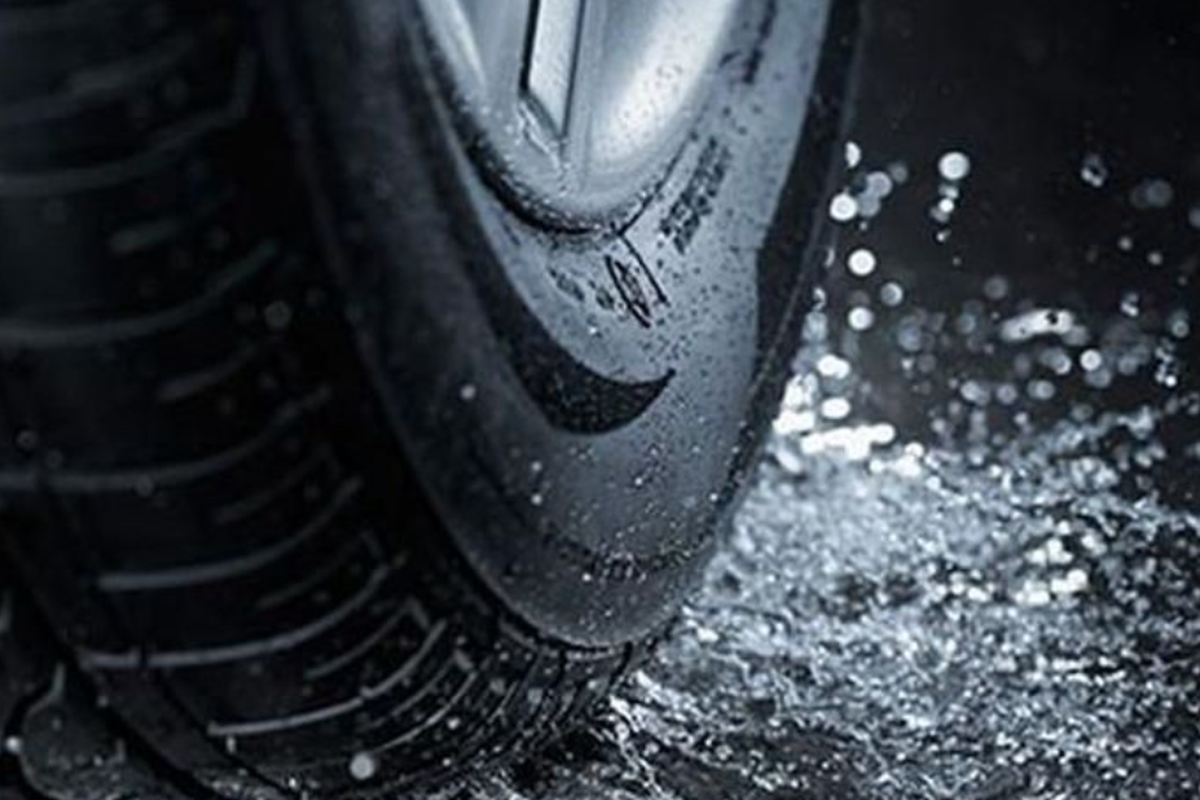 FWD, RWD, atau AWD, Penggerak Mana yang Paling Aman Saat Aquaplaning?