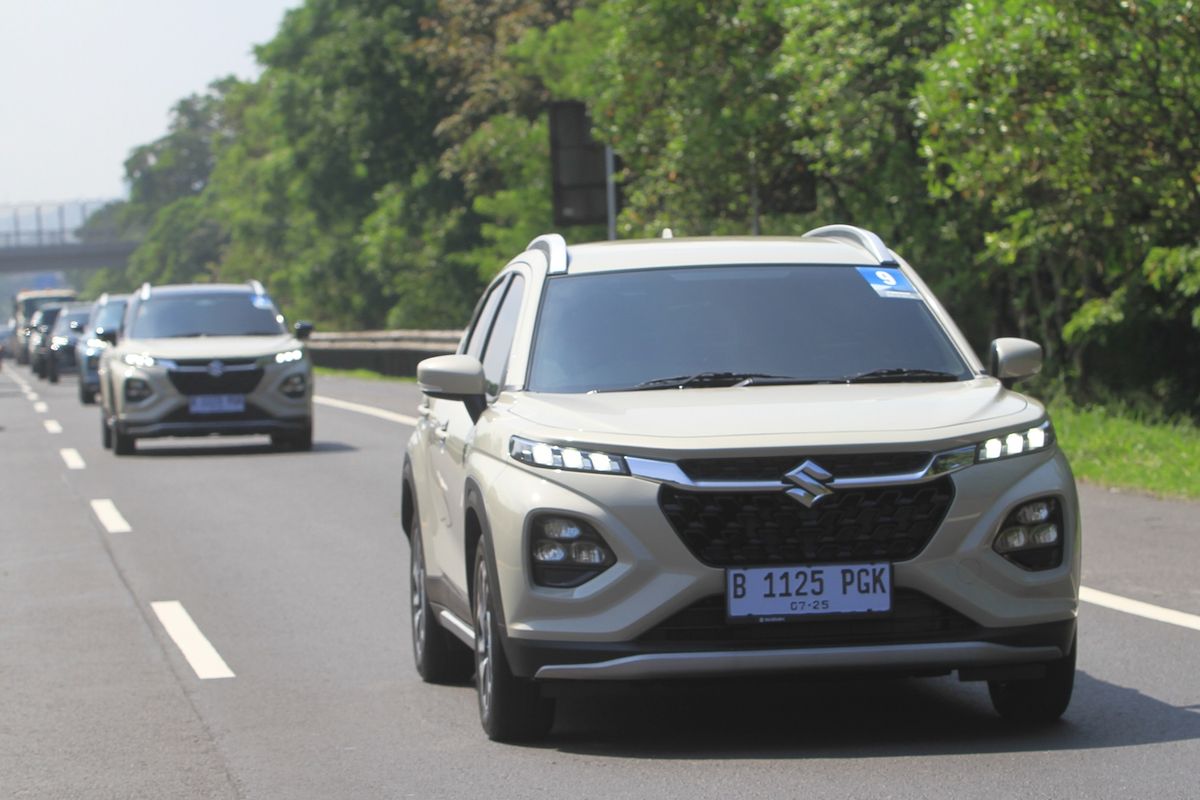 Suzuki Fronx, suzuki fronx, Crossover Stylish, Performa Mesin Efisien, Fitur Modern, Suzuki Fronx: Keunggulan dan Kekurangan yang Perlu Diketahui