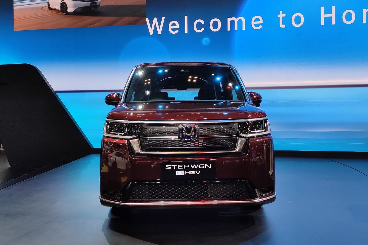 Honda Step WGN e:HEV, Yusak Billy, GIIAS 2025, MPV Hybrid, Target Penjualan Honda Step WGN e:HEV Capai 2.000 Unit per Tahun