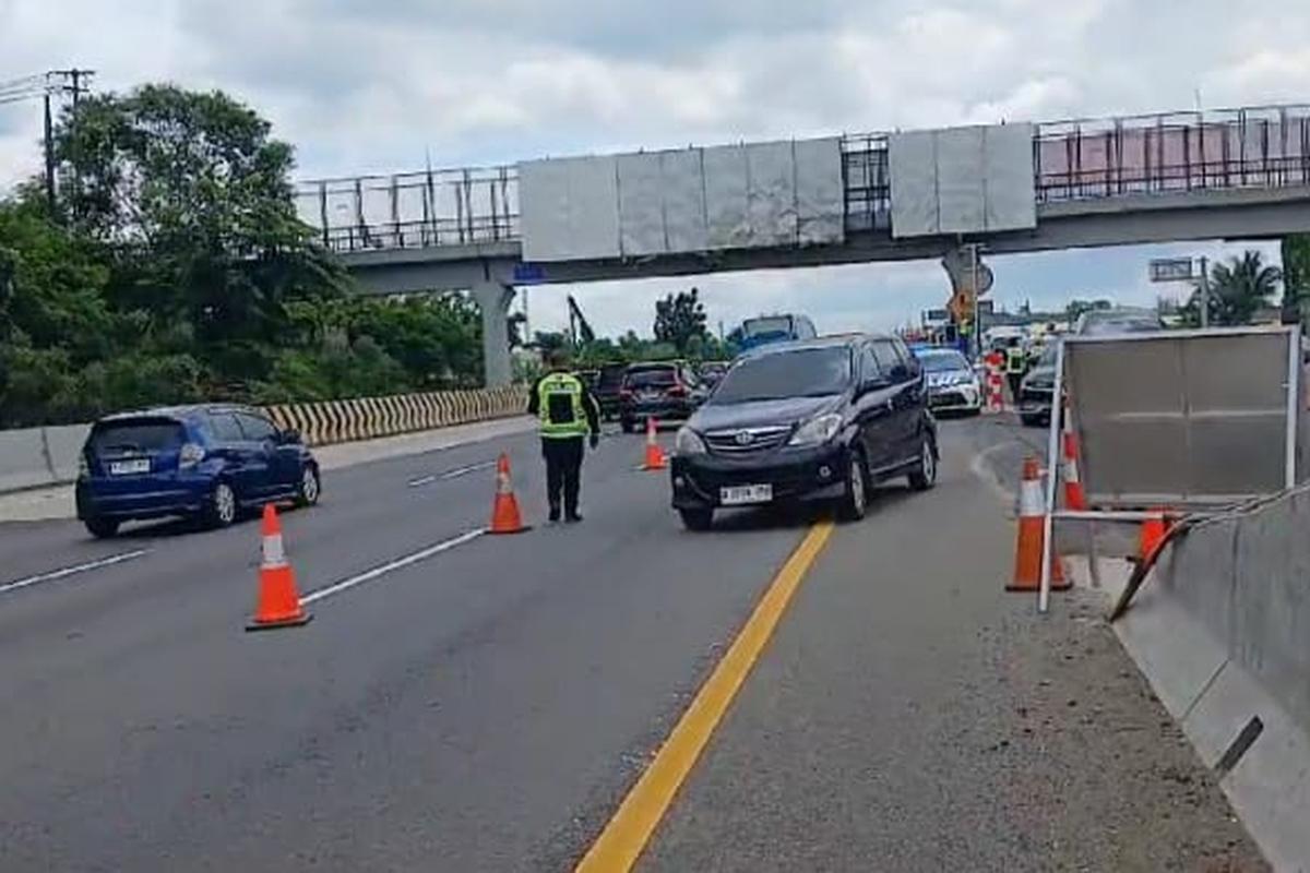 rekayasa lalu lintas, contraflow, Tol Jakarta-Cikampek, Jasa Marga, libur panjang Waisak, Libur Panjang Waisak, Jasa Marga Terapkan Contraflow di Tol Japek