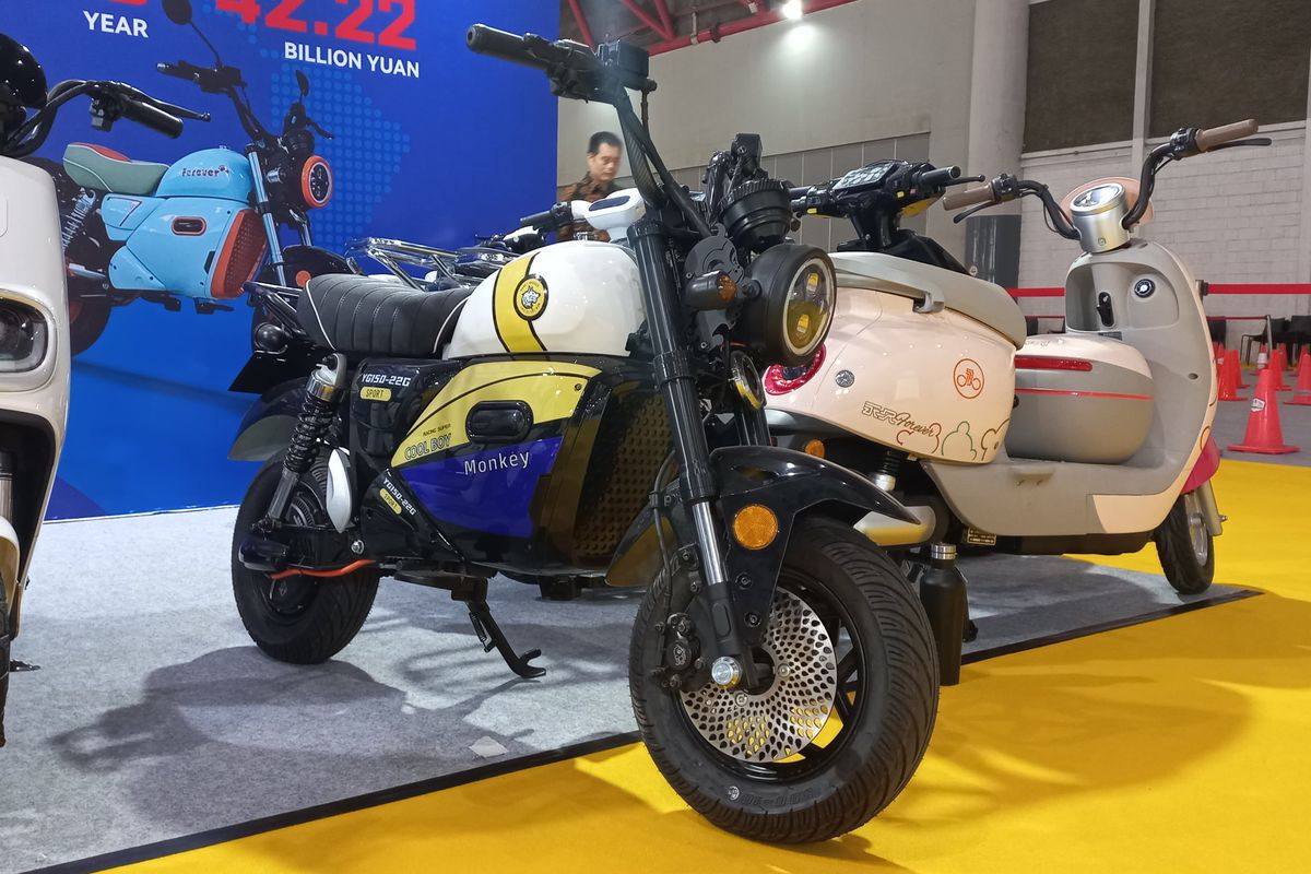 kendaraan listrik, Periklindo Electric Vehicle Show, motor listrik, Asiabike Jakarta, motor listrik China, Desain Nyentrik Motor Listrik China
