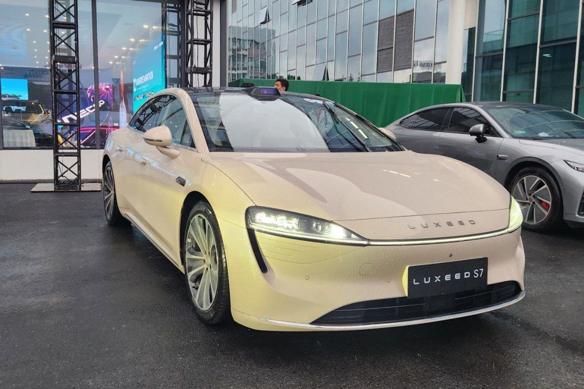 Chery, sedan listrik, Luxeed S7, Sensasi Perjalanan Luxeed S7, Sedan Canggih dari Chery dan Huawei
