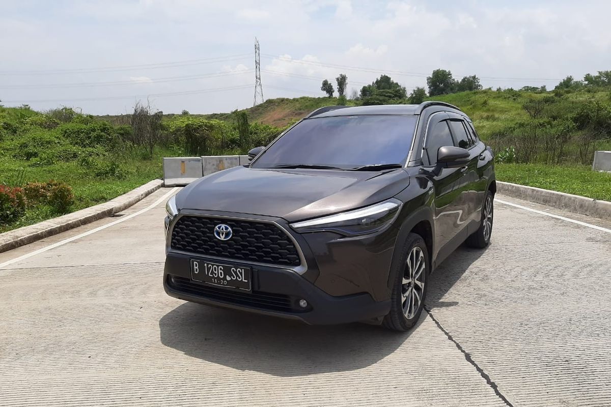 Toyota Corolla Cross, mobil bekas, efisiensi bahan bakar, SUV Hybrid, Harga Terjangkau Toyota Corolla Cross Hybrid di Pasar Bekas
