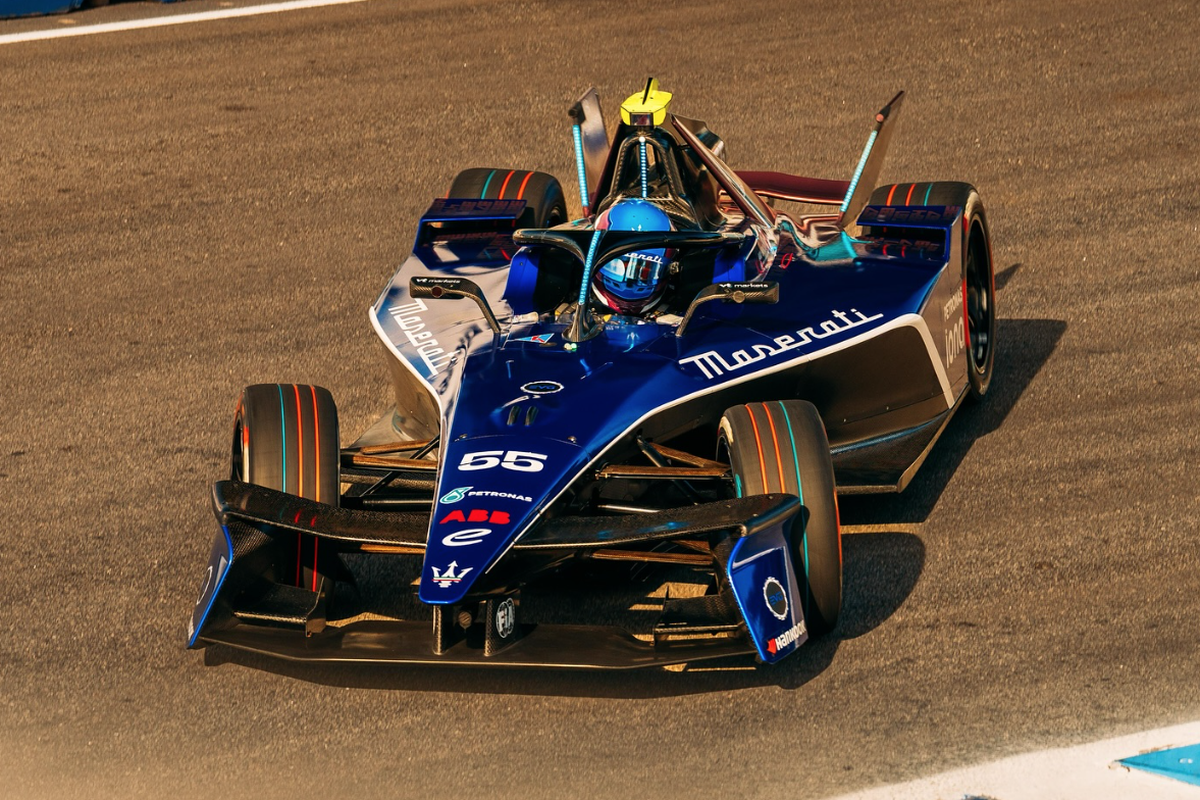 mobil listrik, Formula E, sesi latihan bebas, balap mobil listrik, Jakarta E Prix 2025, Hasil FP2 Formula E Jakarta, Jake Hughes Tercepat