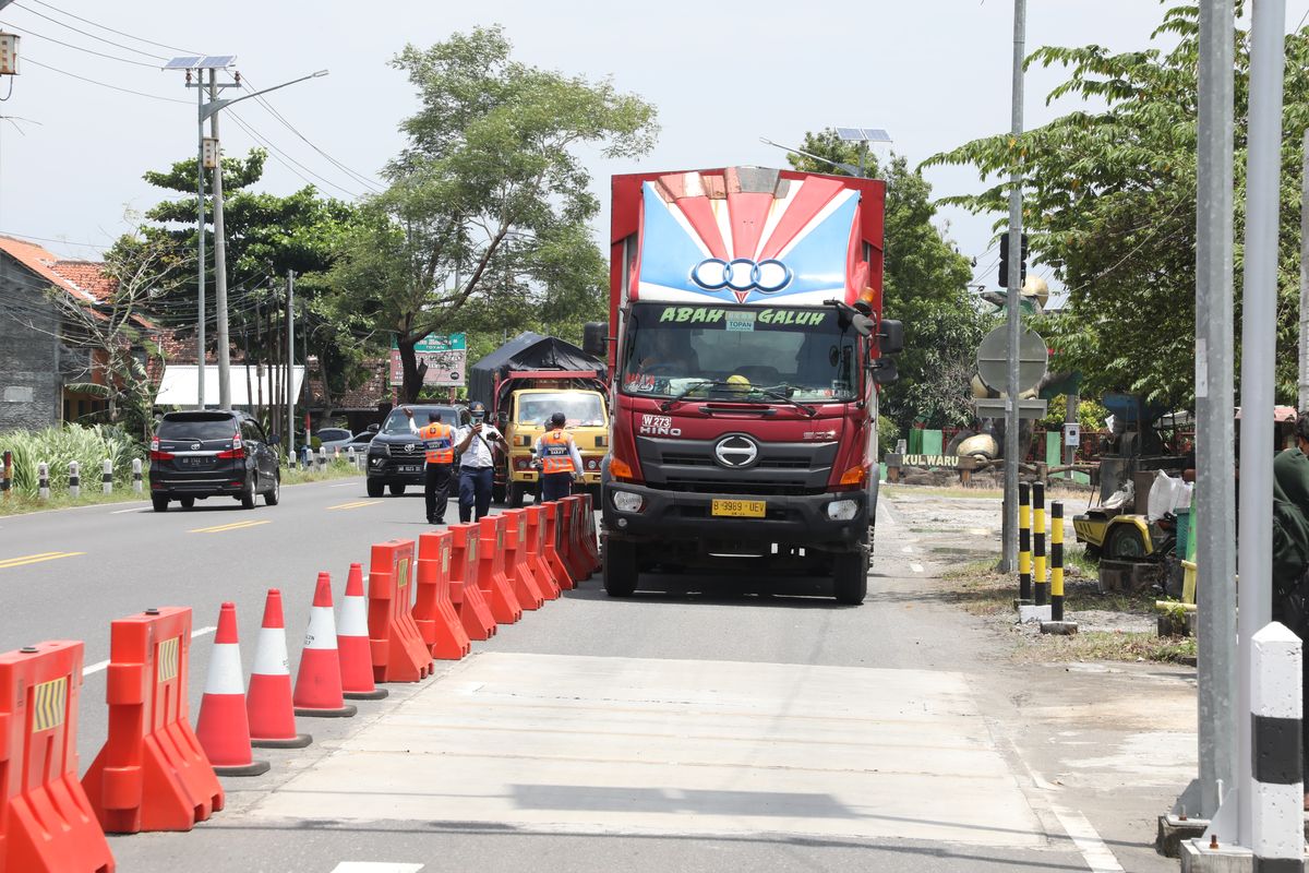 jembatan timbang, kelebihan muatan, transportasi indonesia, Sistem Weigh In Motion, Rencana WIM di Jalan Tol, Tak Cukup Kendalikan Truk ODOL