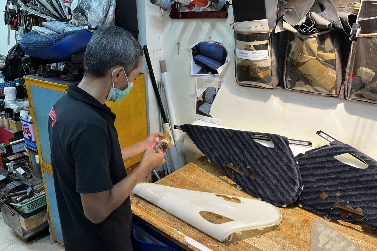 teknik press, Java Seat, restorasi interior mobil, door trim presisi, Pentingnya Door Trim Presisi dalam Restorasi Interior Mobil