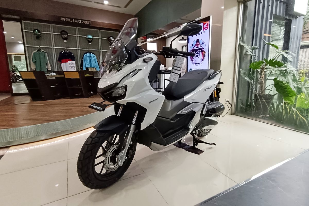 Honda ADV, Honda ADV 160, diskon motor honda, Diskon Skutik Honda, adv160, Honda ADV160 Terbaru Meluncur, Model Lama Diskon Rp 1 Jutaan