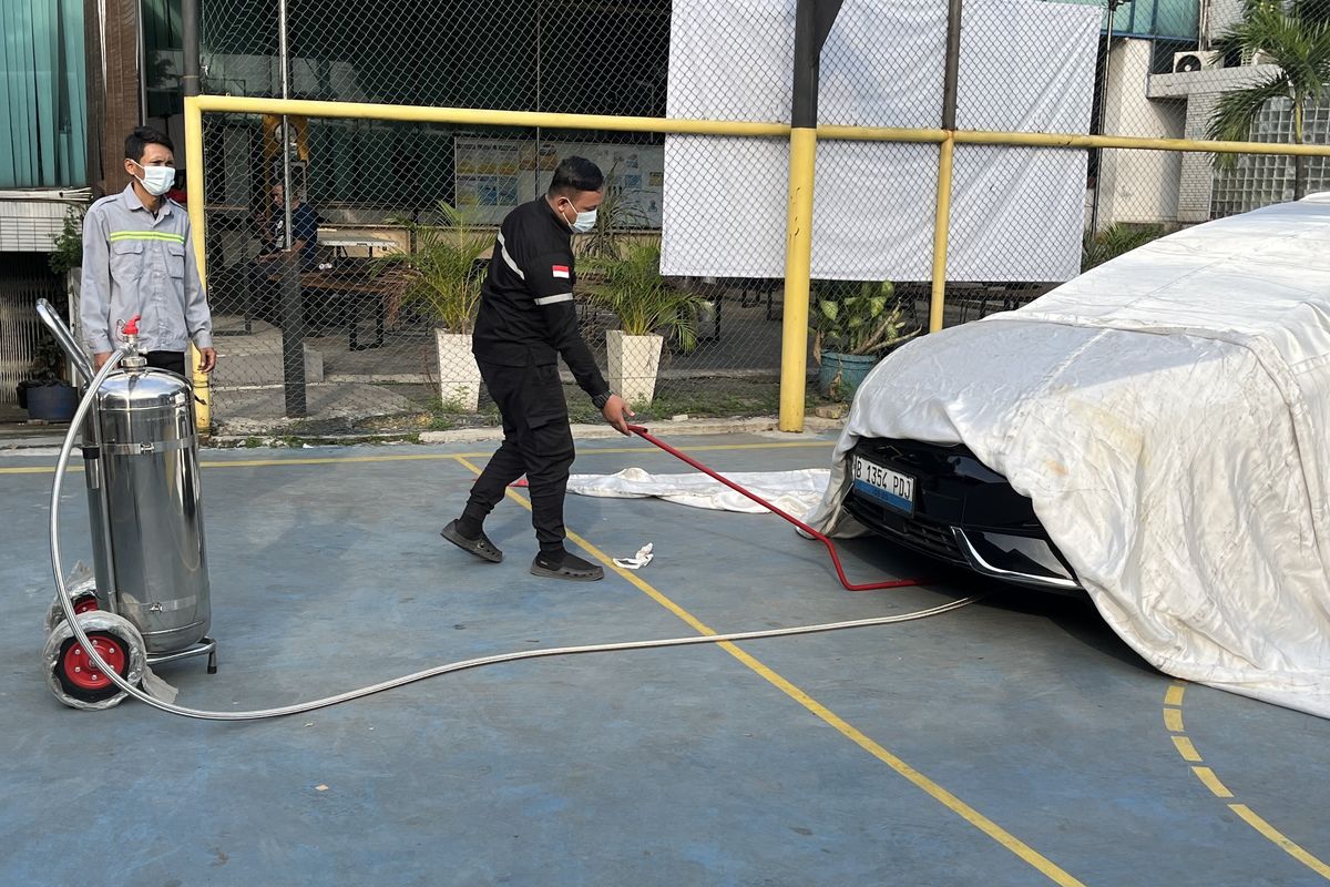 mobil listrik, kebakaran, taksi listrik, BlueBird, FAST, baterai lithium-ion, Bluebird dan FAST Latih Mitra Tangani Kebakaran Baterai Taksi Listrik