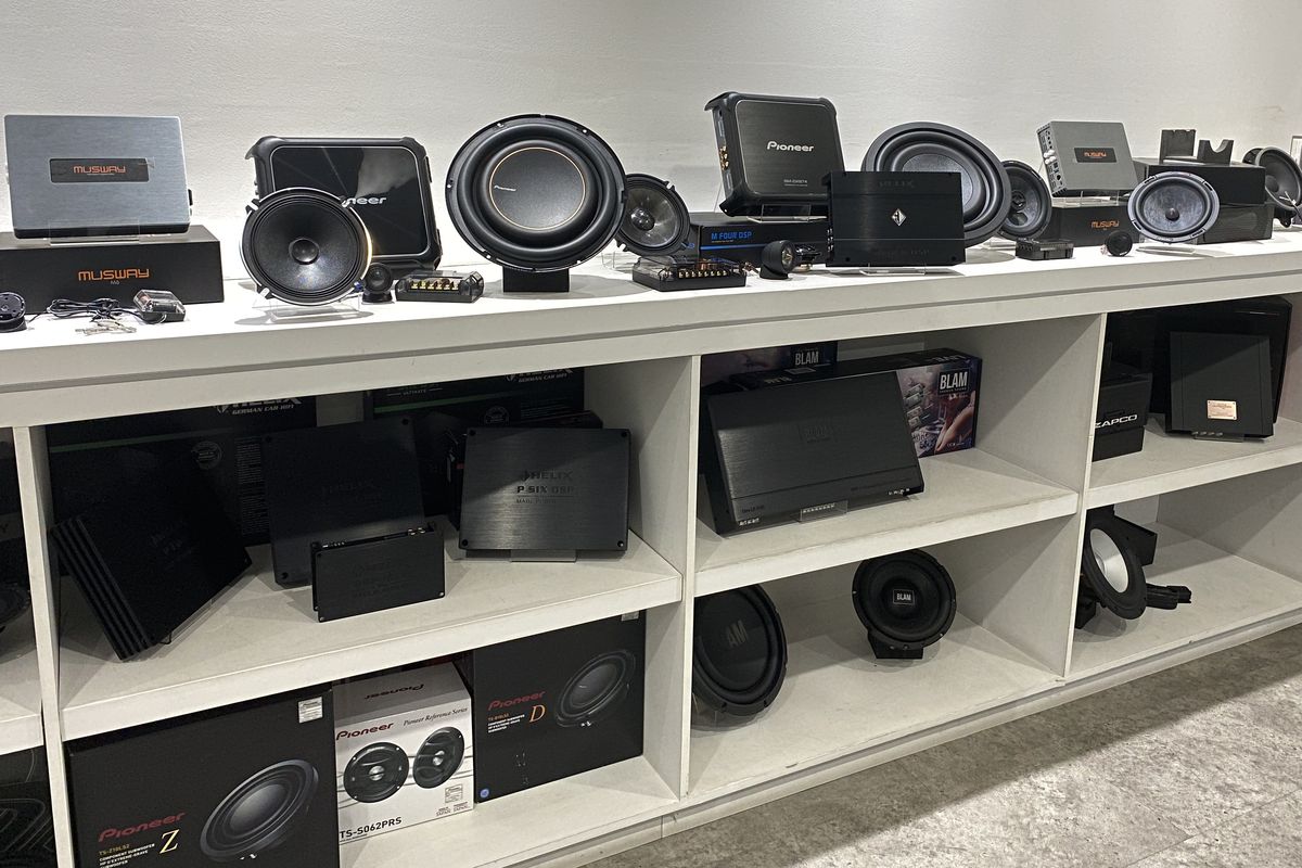 sistem audio mobil, speaker mobil, perbaikan speaker, penggantian speaker, Speaker Mobil: Perbaiki atau Ganti? Simak Penjelasannya!