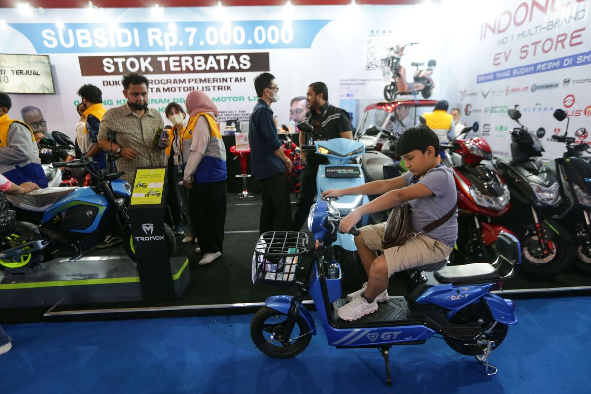 kredit motor listrik, dana rp 200 triliun, Himbunan Bank Milik Negara, Agung Pamungkas, Dana Rp 200 Triliun: Himbara Diminta Dorong Kredit Motor Listrik