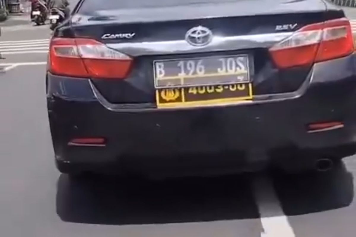 pelat dinas, tilang elektronik, ETLE, hukum, Tilang Elektronik, Pelat Dinas, Kendaraan yang Pakai Pelat Dinas Tidak Kebal ETLE