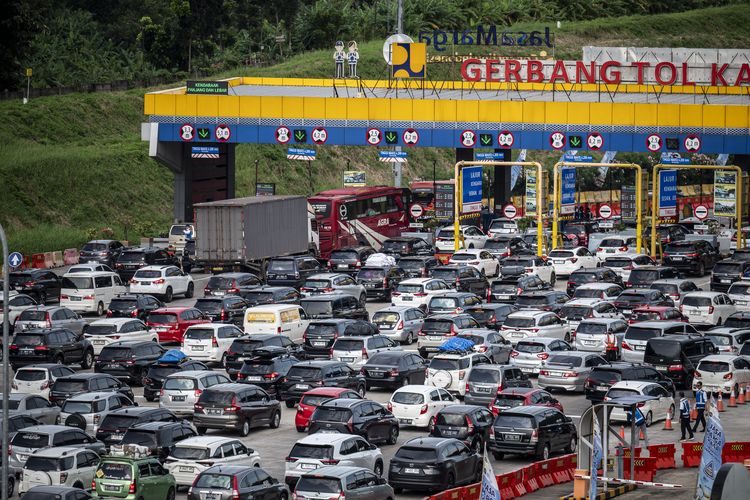 Cikampek Utama, Kalikangkung, kendaraan, mudik, Trans-Jawa, arus balik, Semarang, Lebaran 2025, 2 Gerbang Tol Trans-Jawa Dilintasi Ratusan Ribu Kendaraan