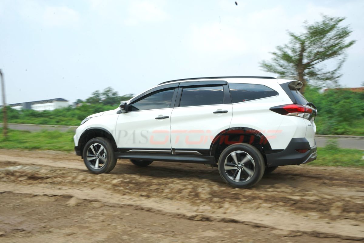 Pertamax, Toyota Rush, Suzuki XL7, mobil, Toyota rush, Isi Bensin, Biaya Isi Bensin Toyota Rush dan Suzuki XL7 Setelah Harga Pertamax Naik