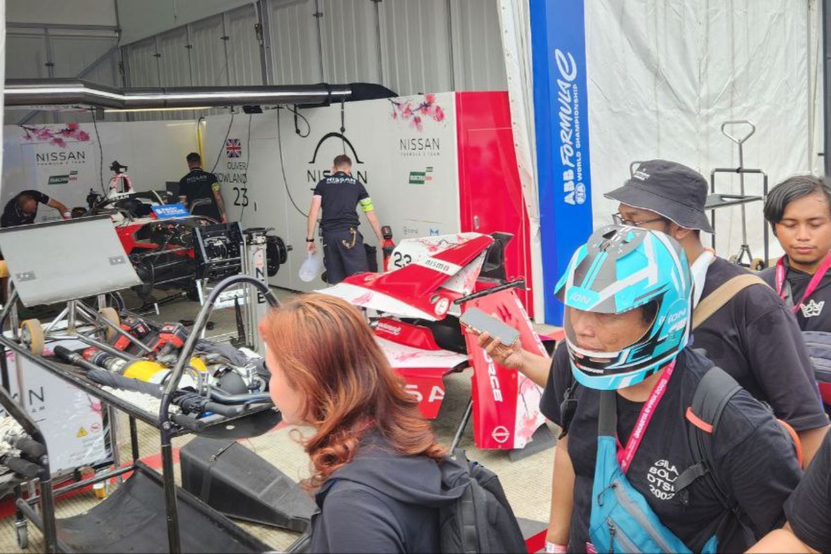 E-Prix, helm, Formula E, Helm, balap mobil listrik, Helm Kertas Formula E, Suvenir Sederhana yang Berkesan buat Pengunjung