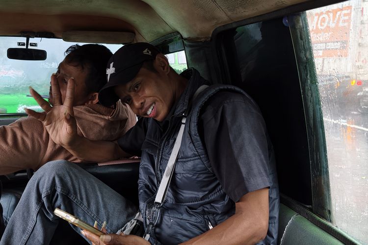 Sopir Angkot di Bogor Takut Kehilangan Mata Pencaharian