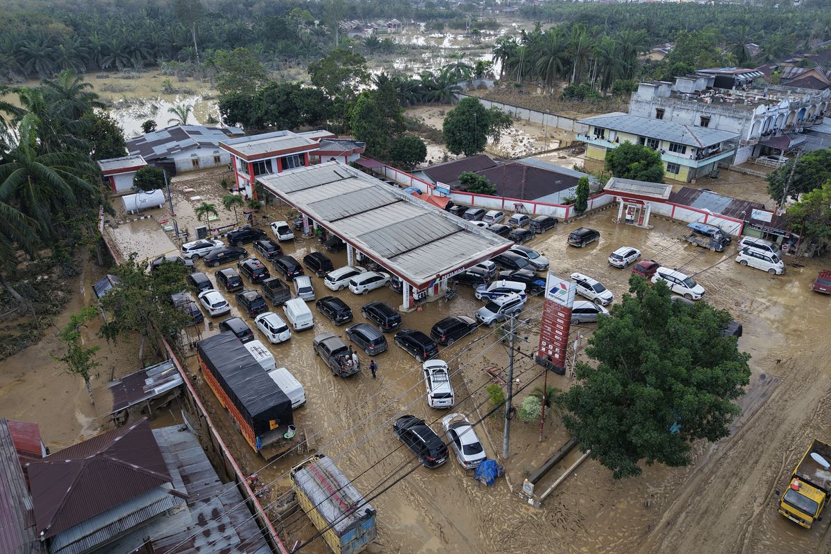 Jangan Nyalakan Mobil yang Terendam Banjir: Ahli Jelaskan Risikonya