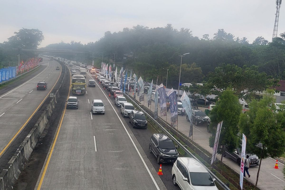 bahu jalan tol, fungsi bahu jalan tol, aturan bahu jalan tol, denda pakai bahu jalan tol, Ingat Lagi Aturan dan Fungsi Bahu Jalan Tol, Denda Tilang Rp 500 Ribu