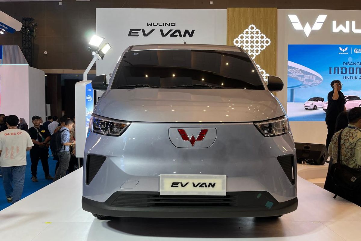 Wuling EV Van, produksi lokal, mobil komersial, pabrik Wuling, mobil listrik niaga, wuling ev van, Mobil Komersial Wuling EV Van Siap Dirakit Lokal di Cikarang