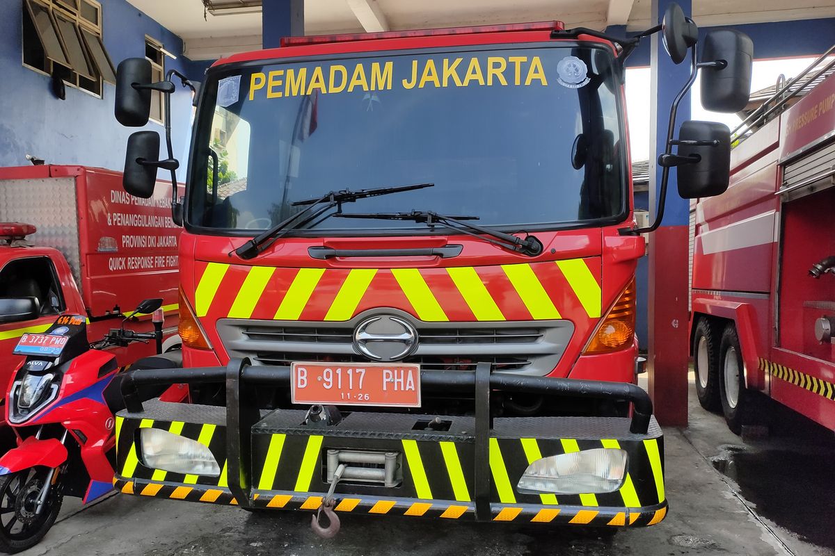 kendaraan pemadam kebakaran, tian, Dinas Damkar, perawatan kendaraan damkar, Fungsi Beragam Kendaraan Pemadam Kebakaran di Jakarta