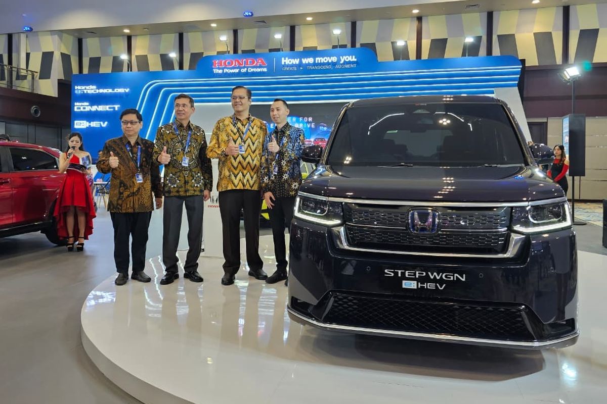 Honda, Semarang, Elektrifikasi, pameran, Step WGN e:HEV, Debut di Semarang, Berapa Harga Honda Step WGN e:HEV?