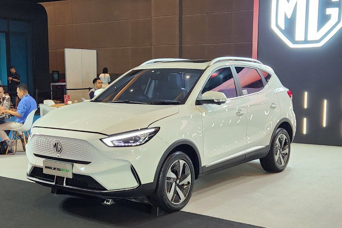 mobil listrik, MG ZS EV, PEVS 2025, Komparasi, Komparasi MG ZS EV dan BYD Atto 3 di PEVS 2025, Mana Lebih Unggul?