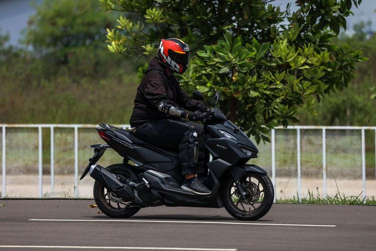 Tips Mencegah Rem Blong pada Motor Matik Saat Melintasi Jalan Turunan