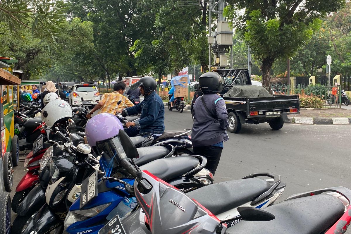 parkir liar, juru parkir liar, jangan beri uang ke juru parkir liar, Biasakan untuk Tidak Memberi Uang ke Juru Parkir Liar