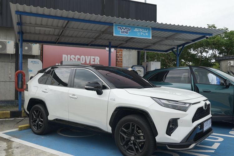 Mudik Pakai Mobil Hybrid? Ini Panduan Lengkap untuk Perjalanan Jauh