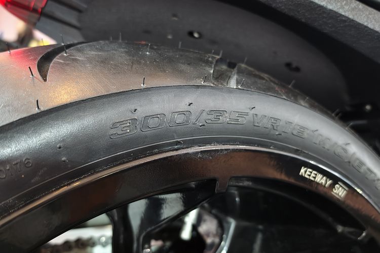 Ini Dia Motor dengan Ban Paling Lebar di Dunia